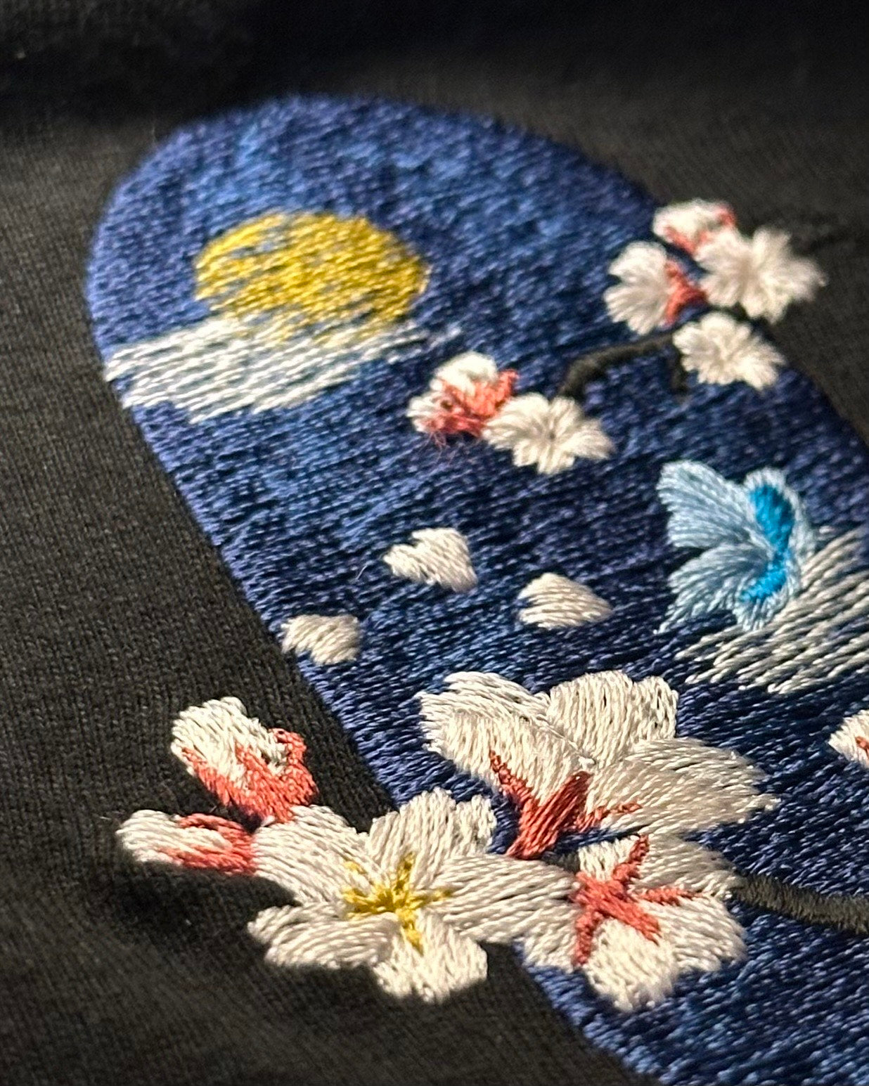 夜桜と青い蝶