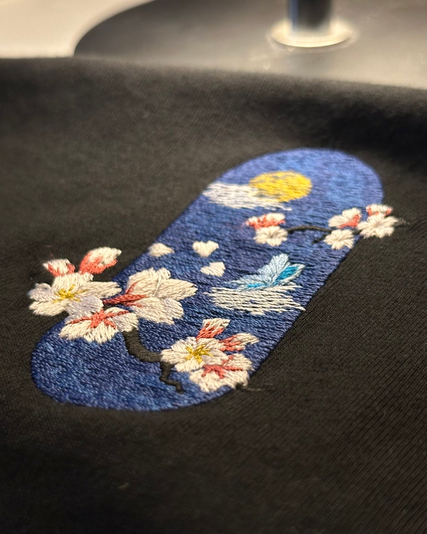 夜桜と青い蝶