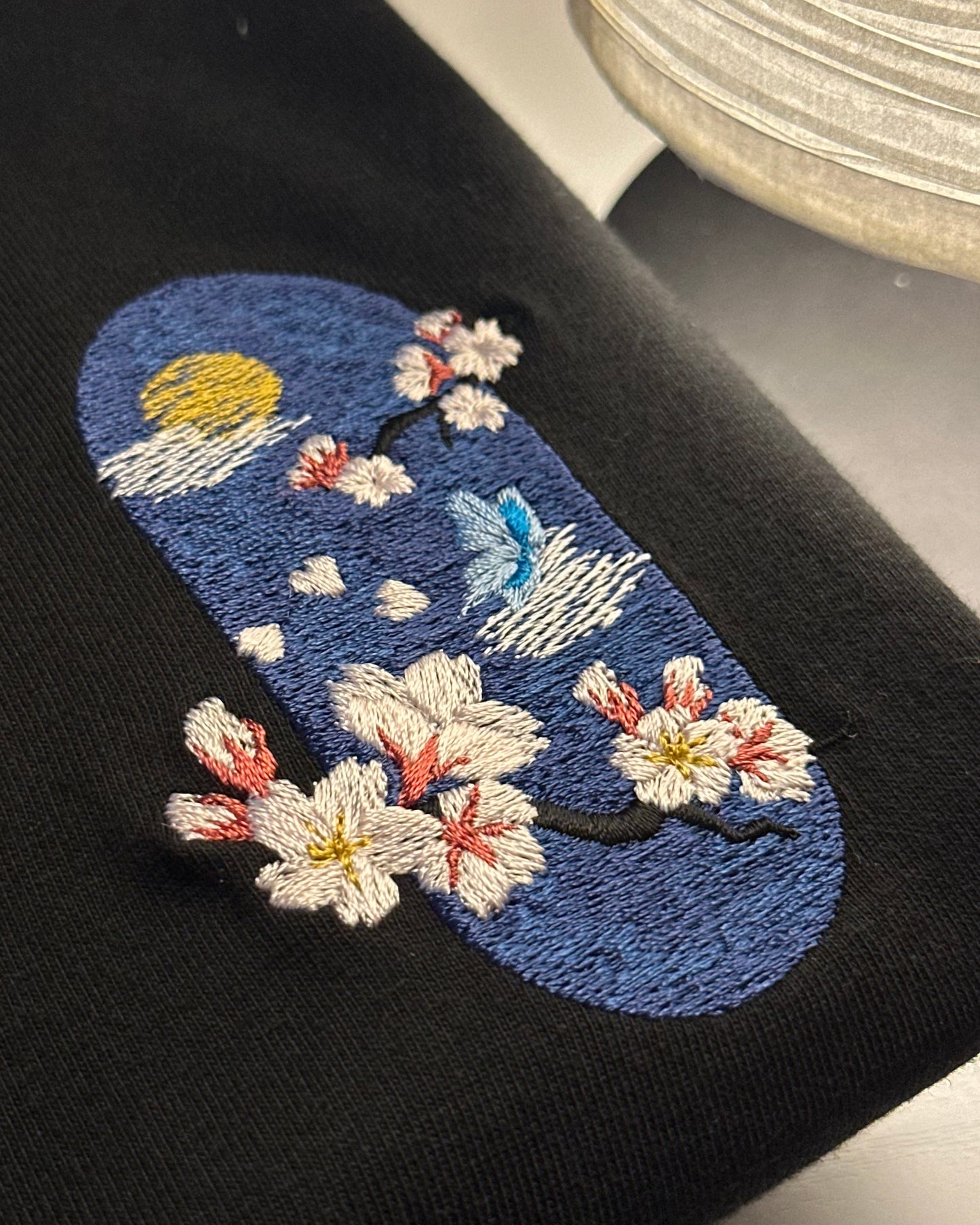 夜桜と青い蝶
