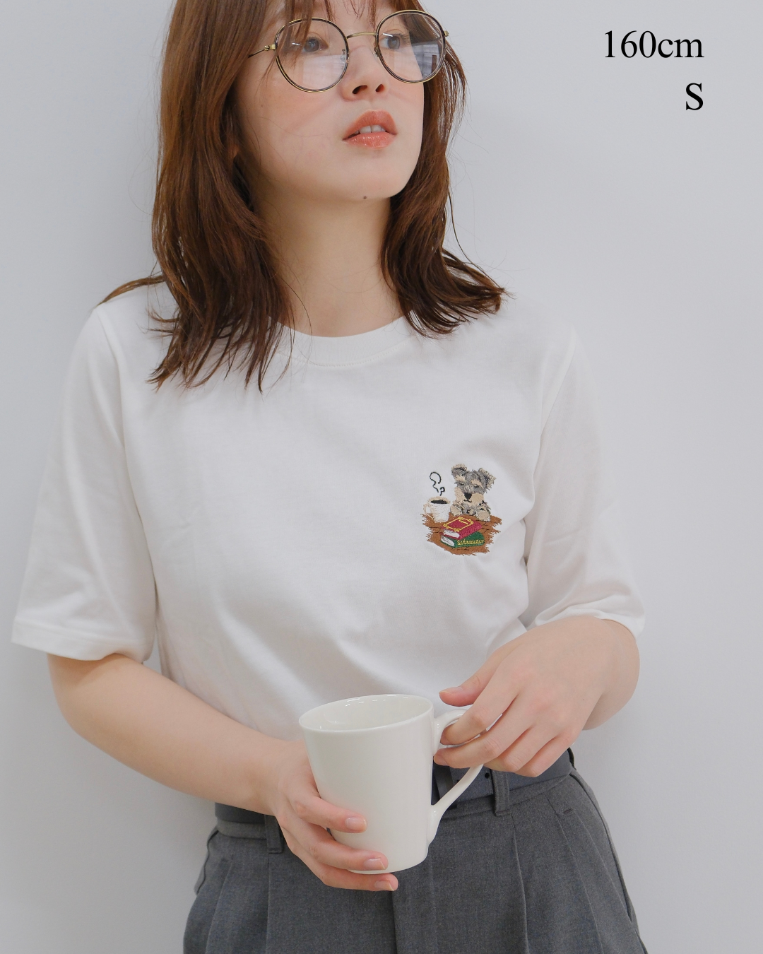 シュナウザーとカフェのTシャツ