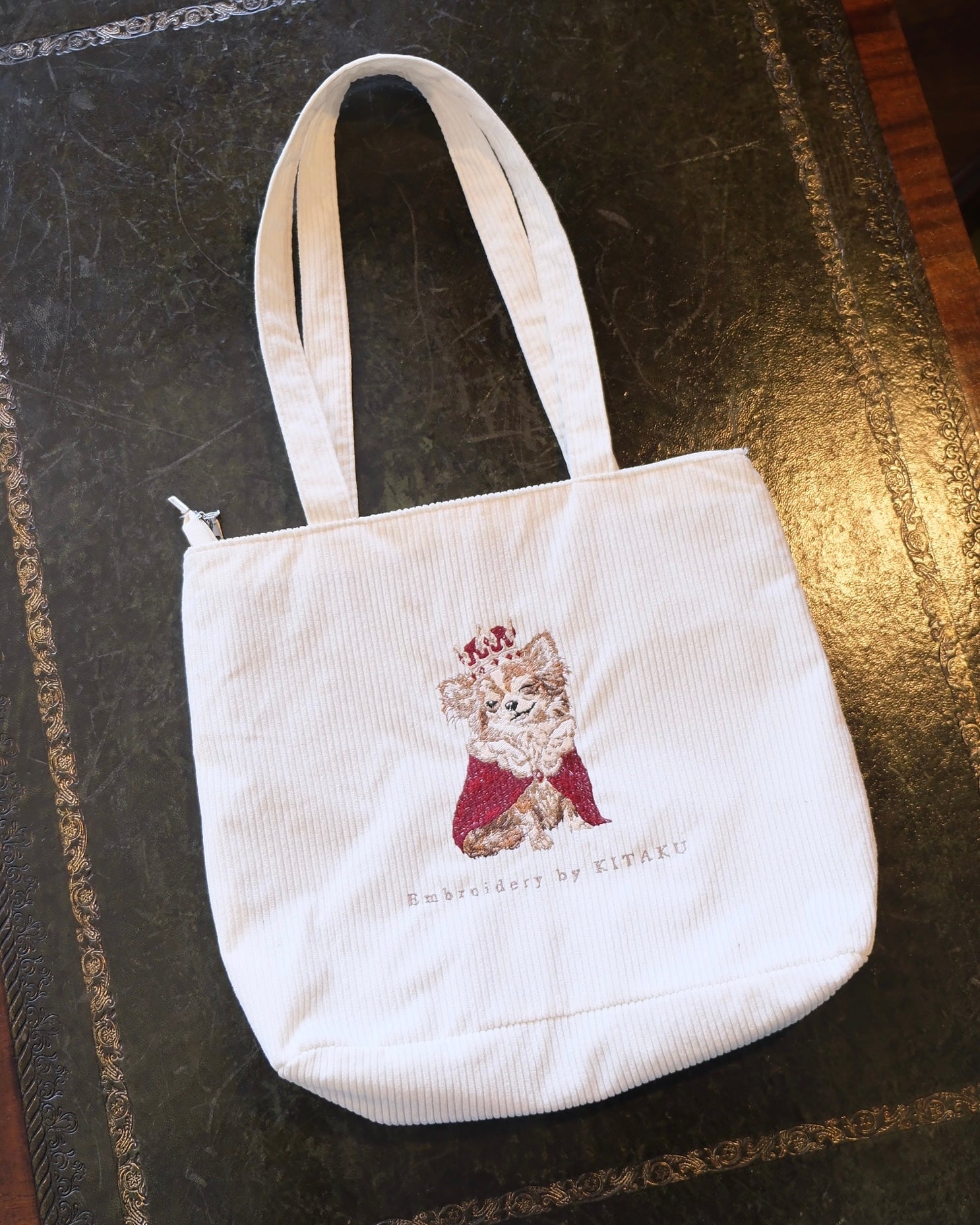 えだまめ 北区のししゅう屋　チワワの王様　Sサイズ 王様チワワのトートバッグ – 北区の刺しゅう屋