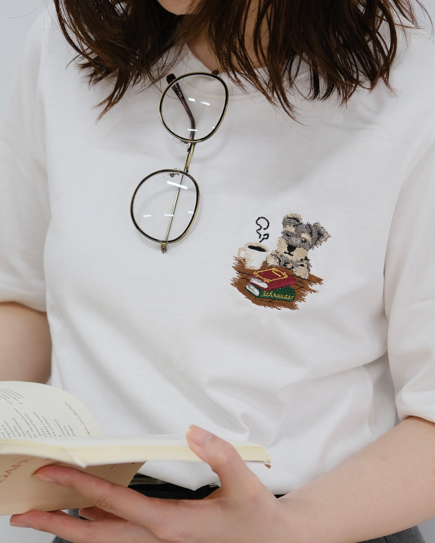 シュナウザーとカフェのTシャツ