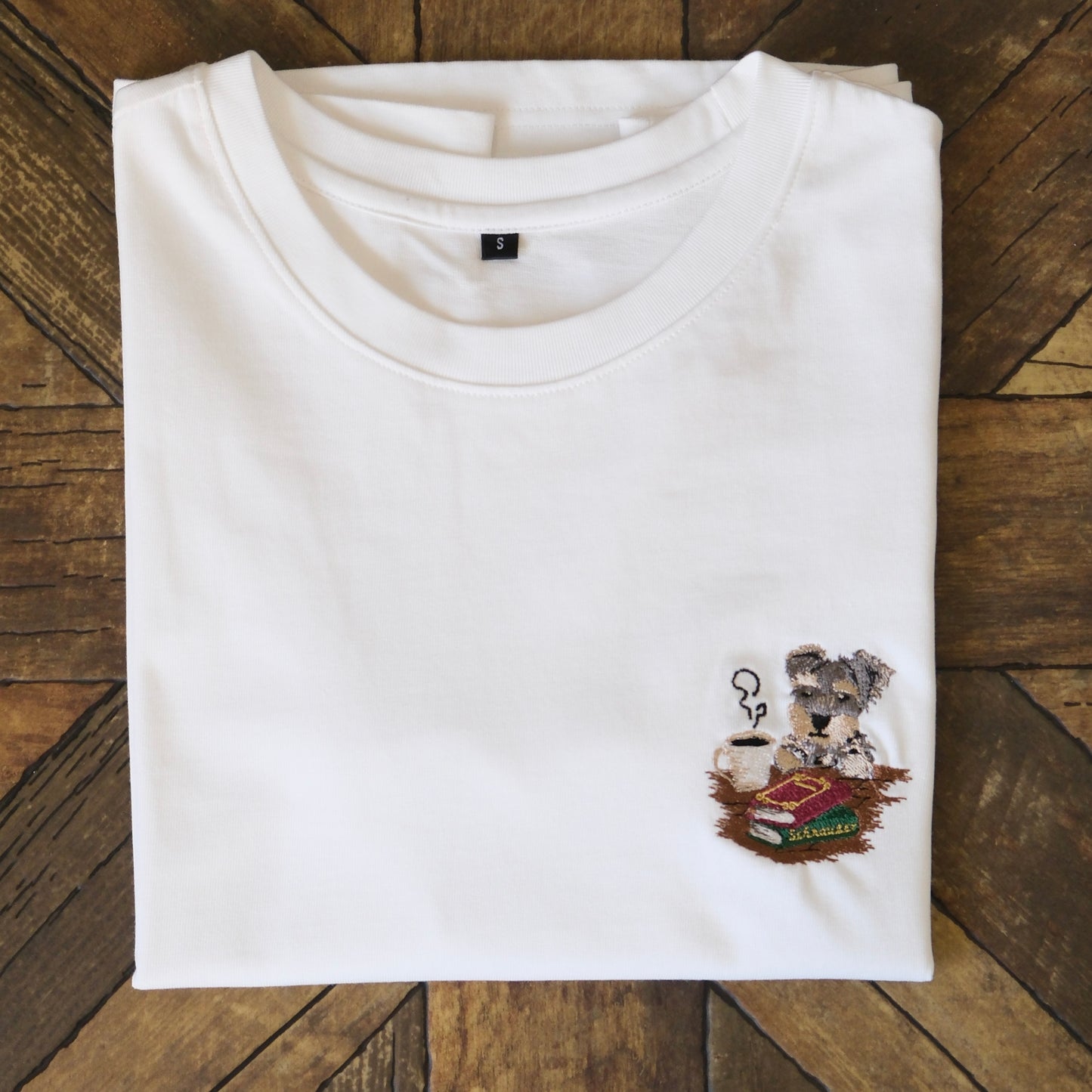 シュナウザーとカフェのTシャツ