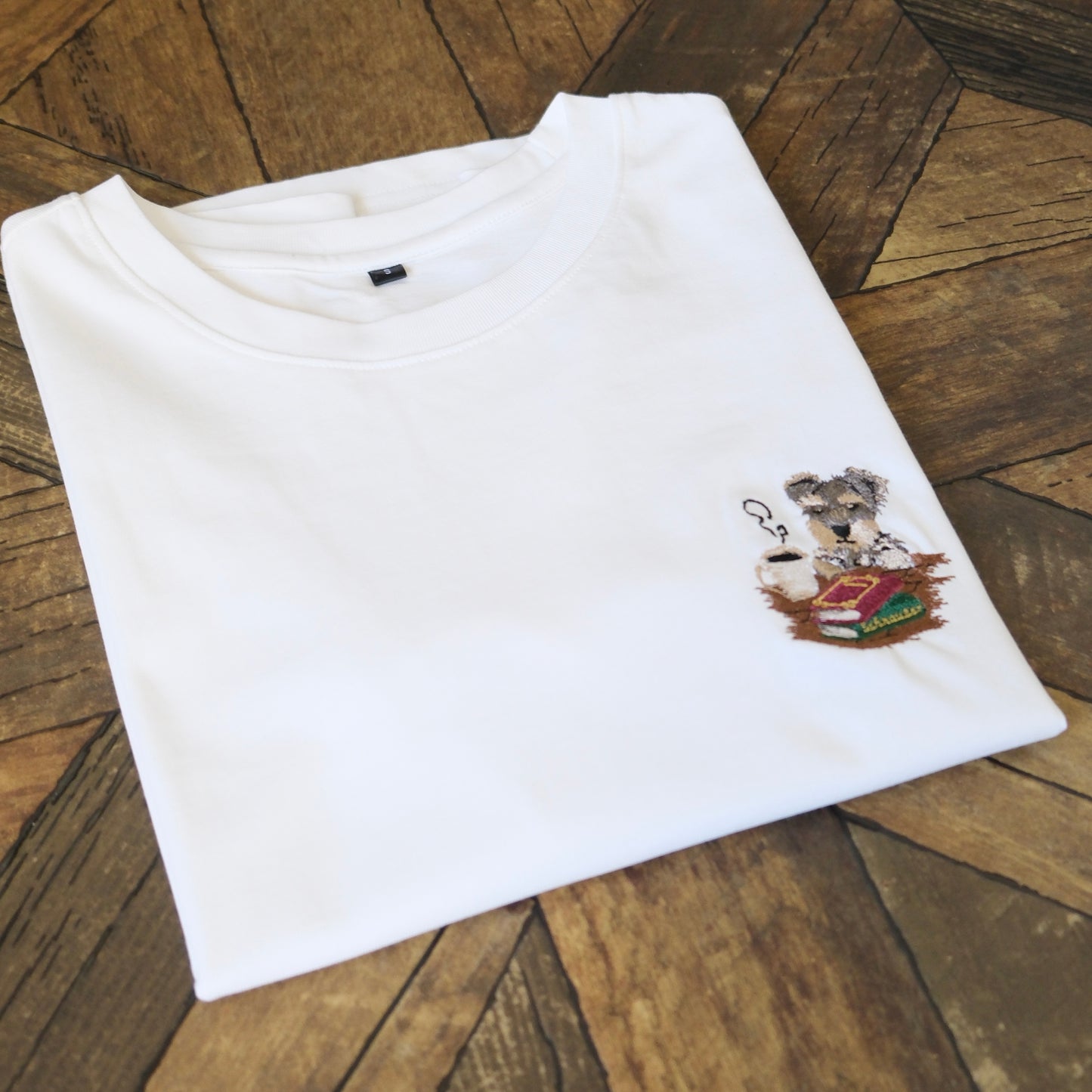 シュナウザーとカフェのTシャツ
