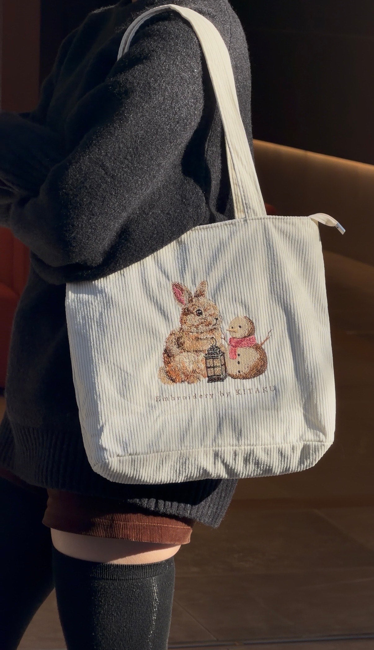 雪うさぎのトートバッグ – 北区の刺しゅう屋