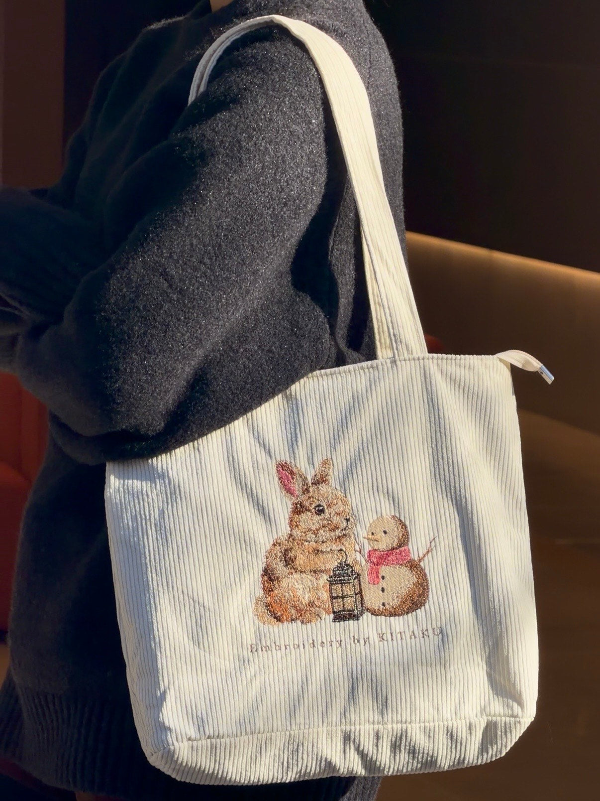 雪うさぎのトートバッグ – 北区の刺しゅう屋