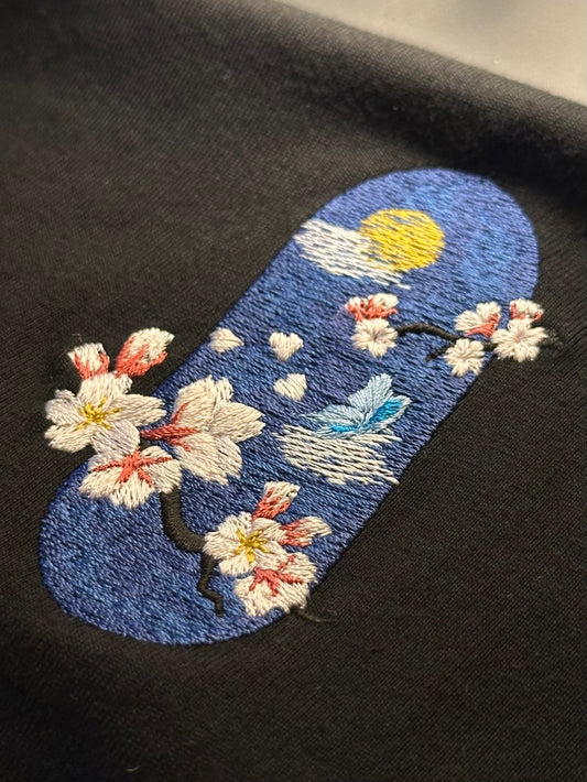 夜桜と青い蝶