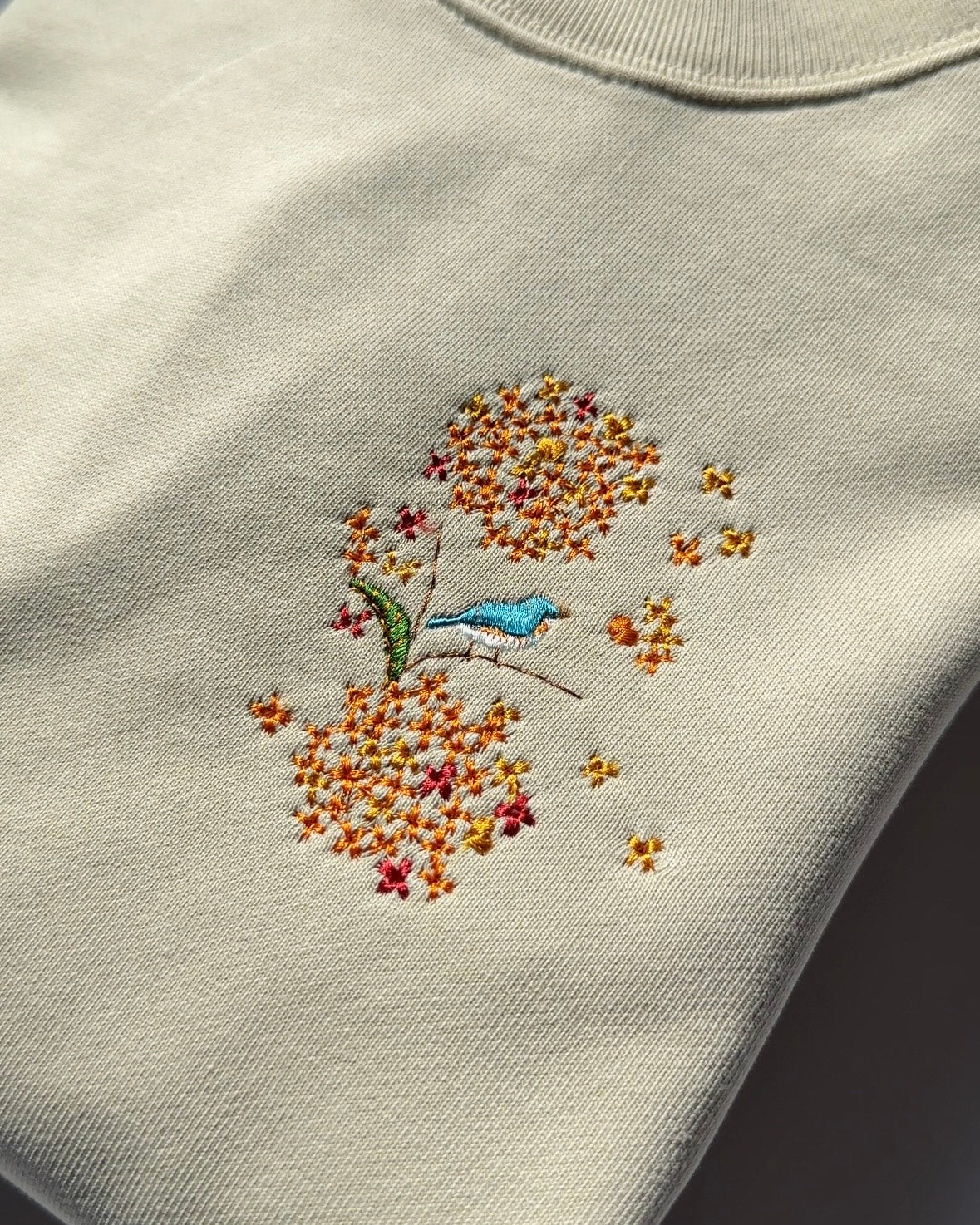 【北区の刺しゅう屋】金木犀と青い鳥 金木犀と青い鳥 – 北区の刺しゅう屋