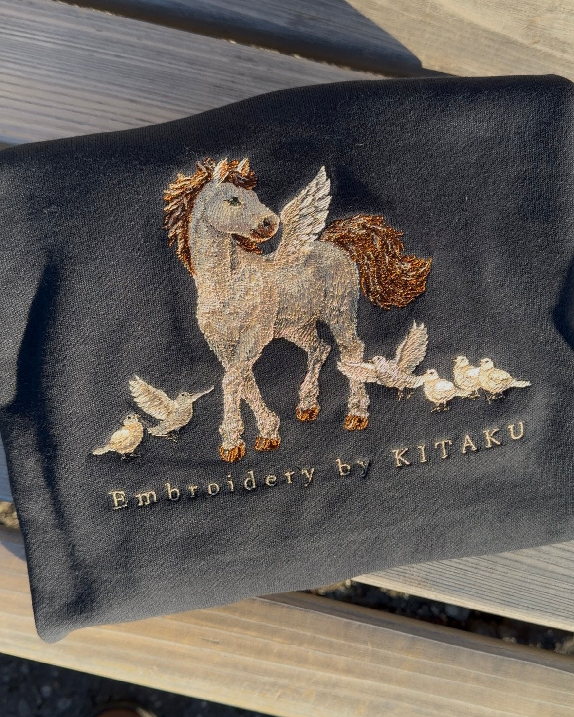 新作】小鳥と白馬 – 北区の刺しゅう屋
